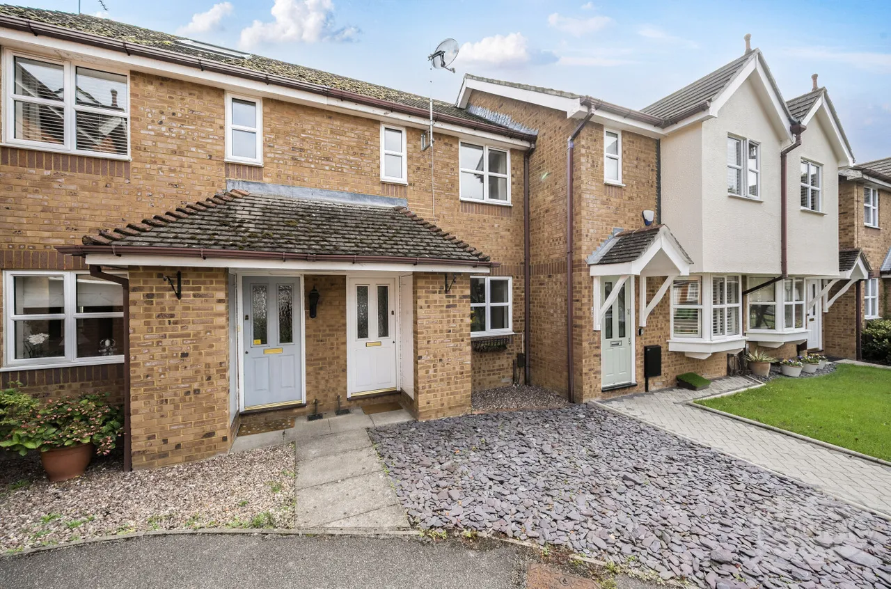 2 bed house for sale, Riverview Gardens, Cobham, KT11