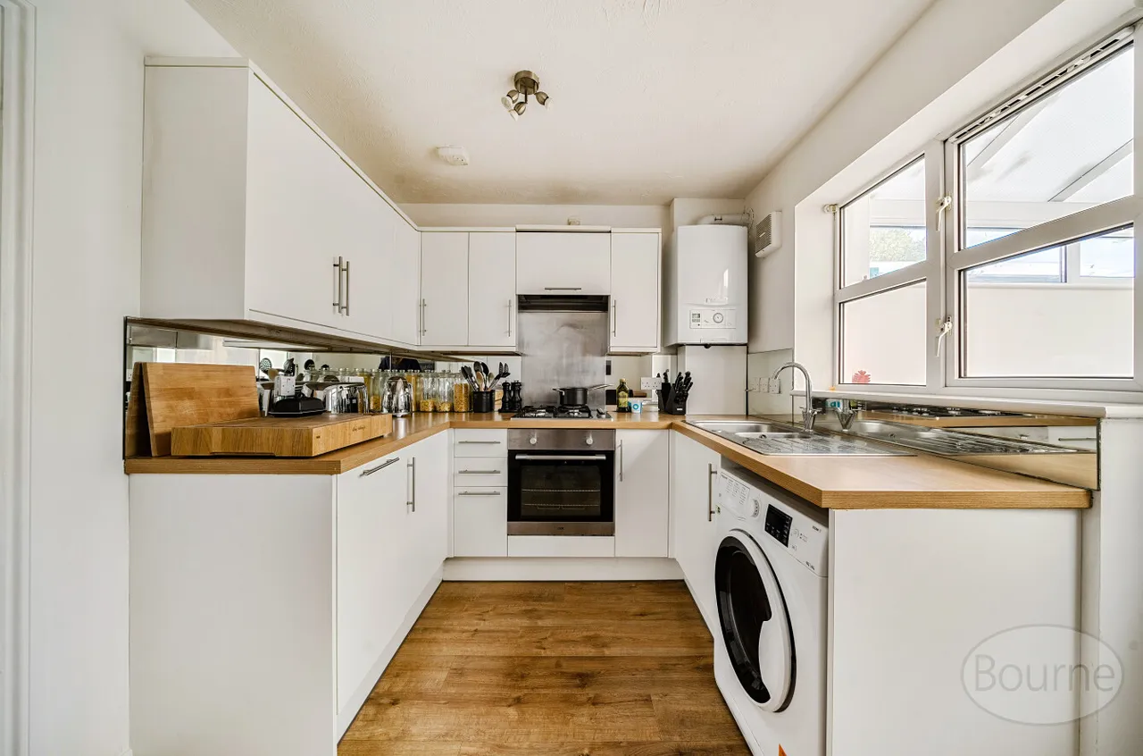 Riverview Gardens, Cobham, KT11, photo 2