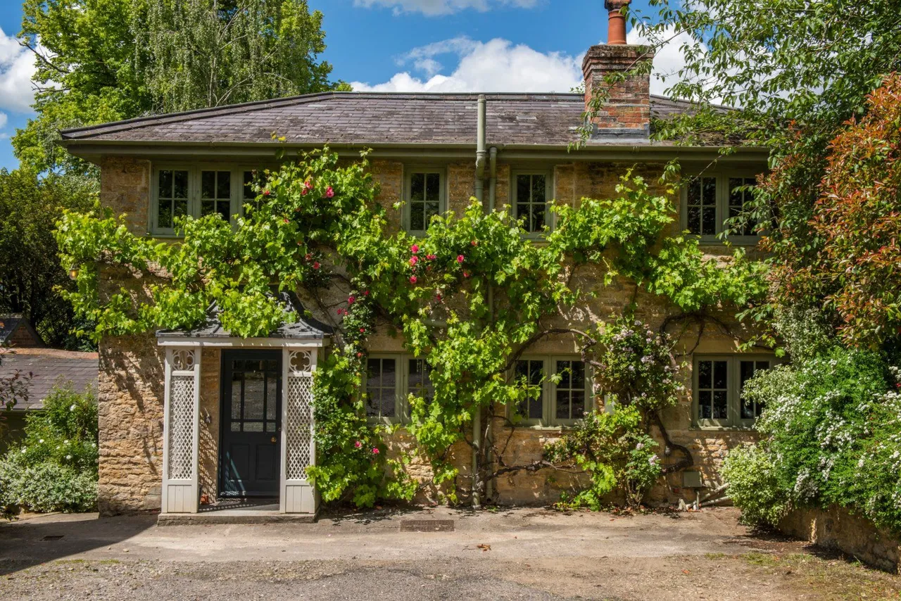 The Street, Stour Provost, SP8, photo 13