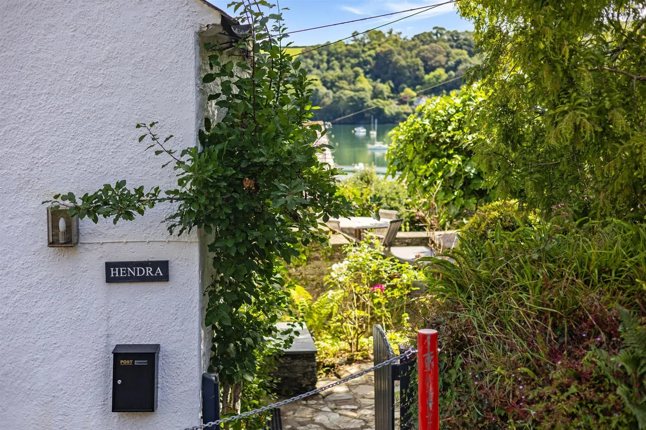 3 bed house for sale, Fore Street, Golant