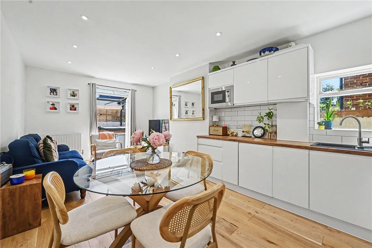 Compton Road, London, NW10, photo 2