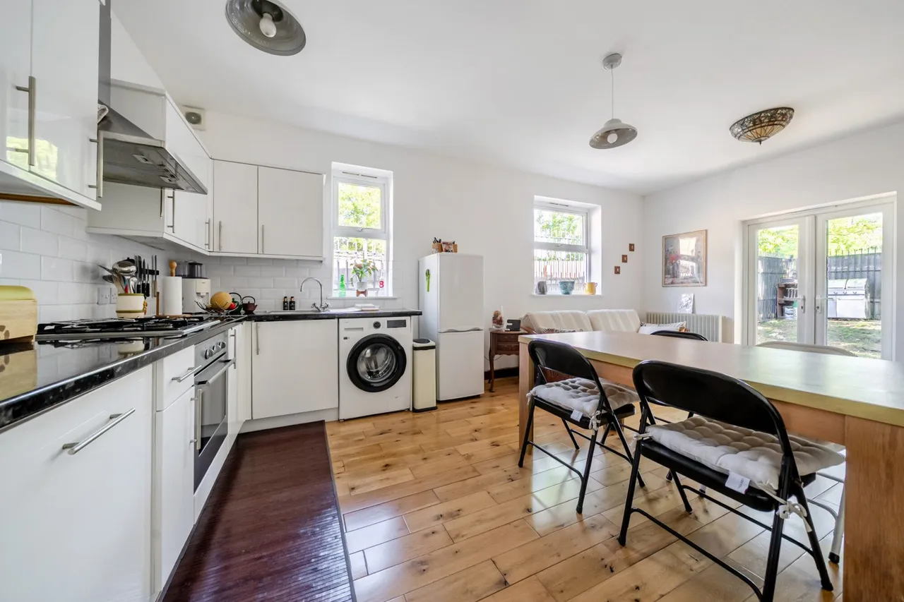 2 bed flat for sale — Churchdown, BR1