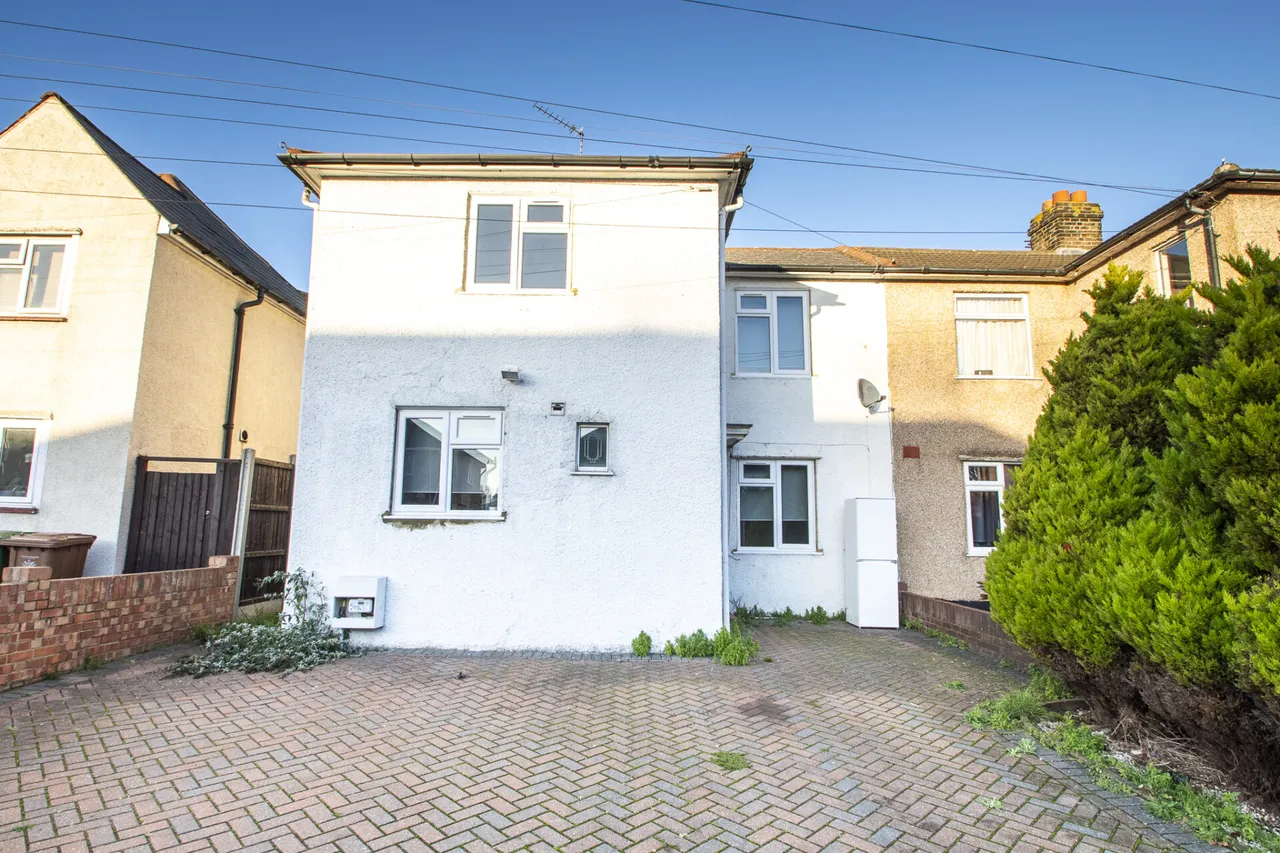 3 bed house to rent — Leigh Place, Welling