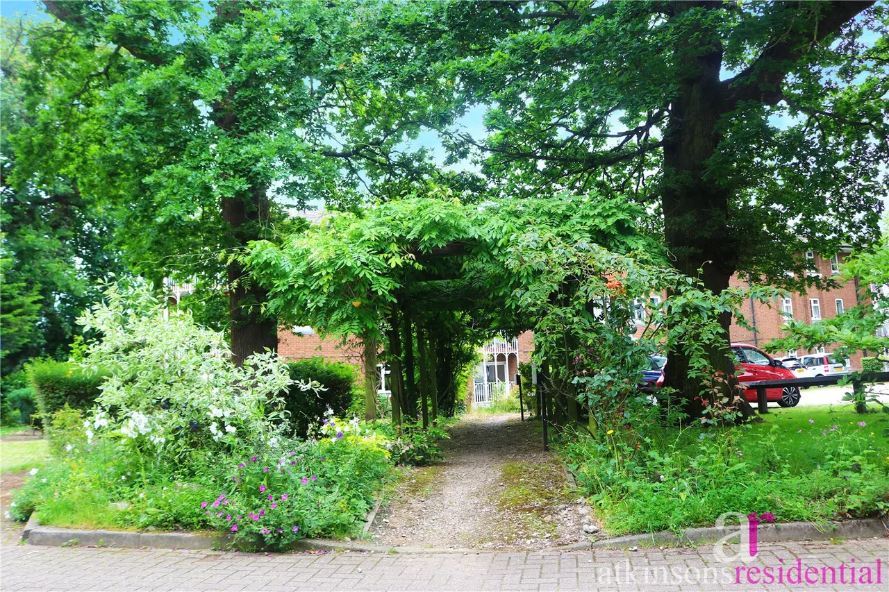 Cavell Drive, Enfield, Middlesex, EN2 7PR, photo 15