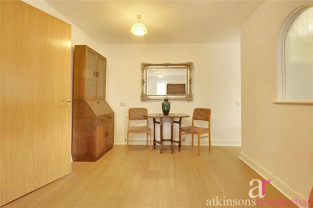 Cavell Drive, Enfield, Middlesex, EN2 7PR, photo 5