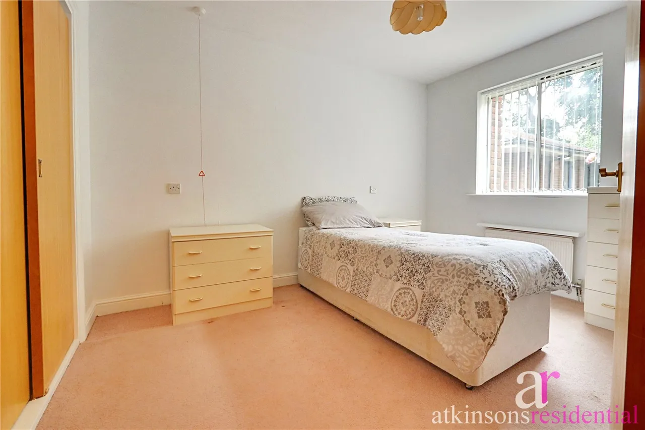Cavell Drive, Enfield, Middlesex, EN2 7PR, photo 10