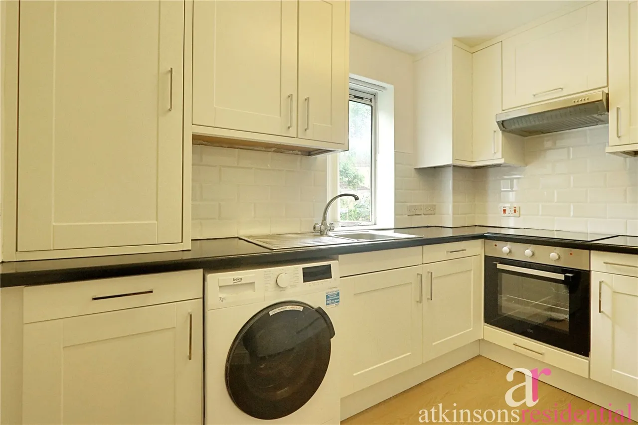 Cavell Drive, Enfield, Middlesex, EN2 7PR, photo 8