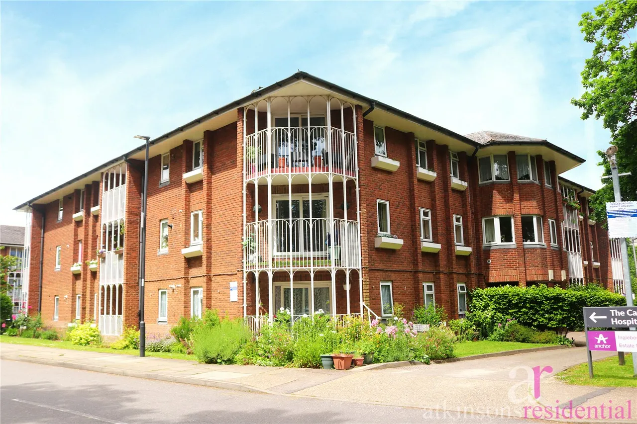 2 bed flat for sale — Cavell Drive, Enfield, Middlesex, EN2 7PR