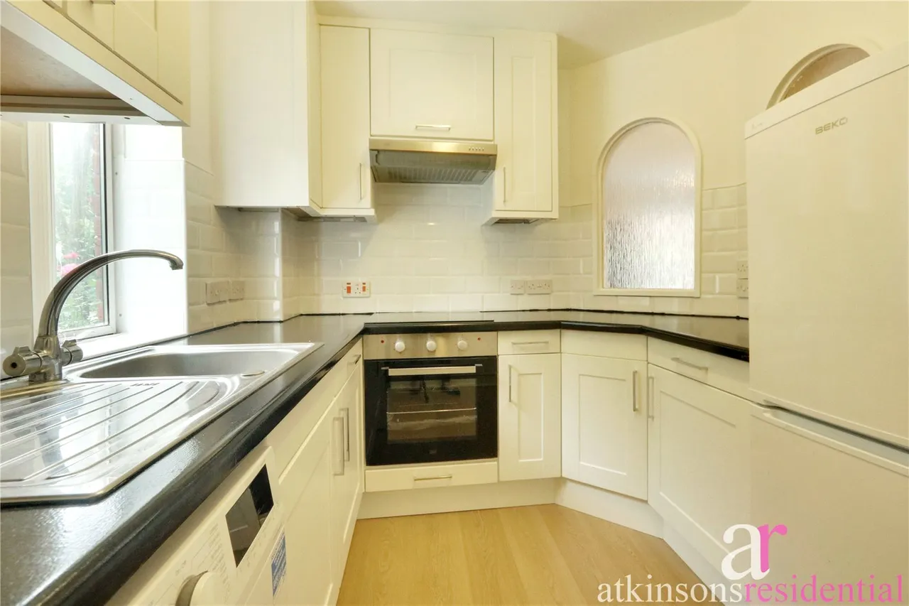 Cavell Drive, Enfield, Middlesex, EN2 7PR, photo 7