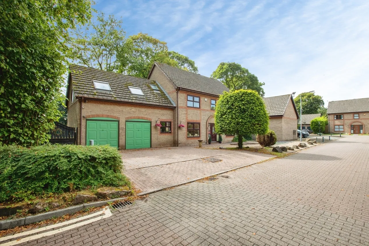 5 bed house for sale — Church Avenue, Sutton-in-Ashfield, Nottinghamshire, NG17