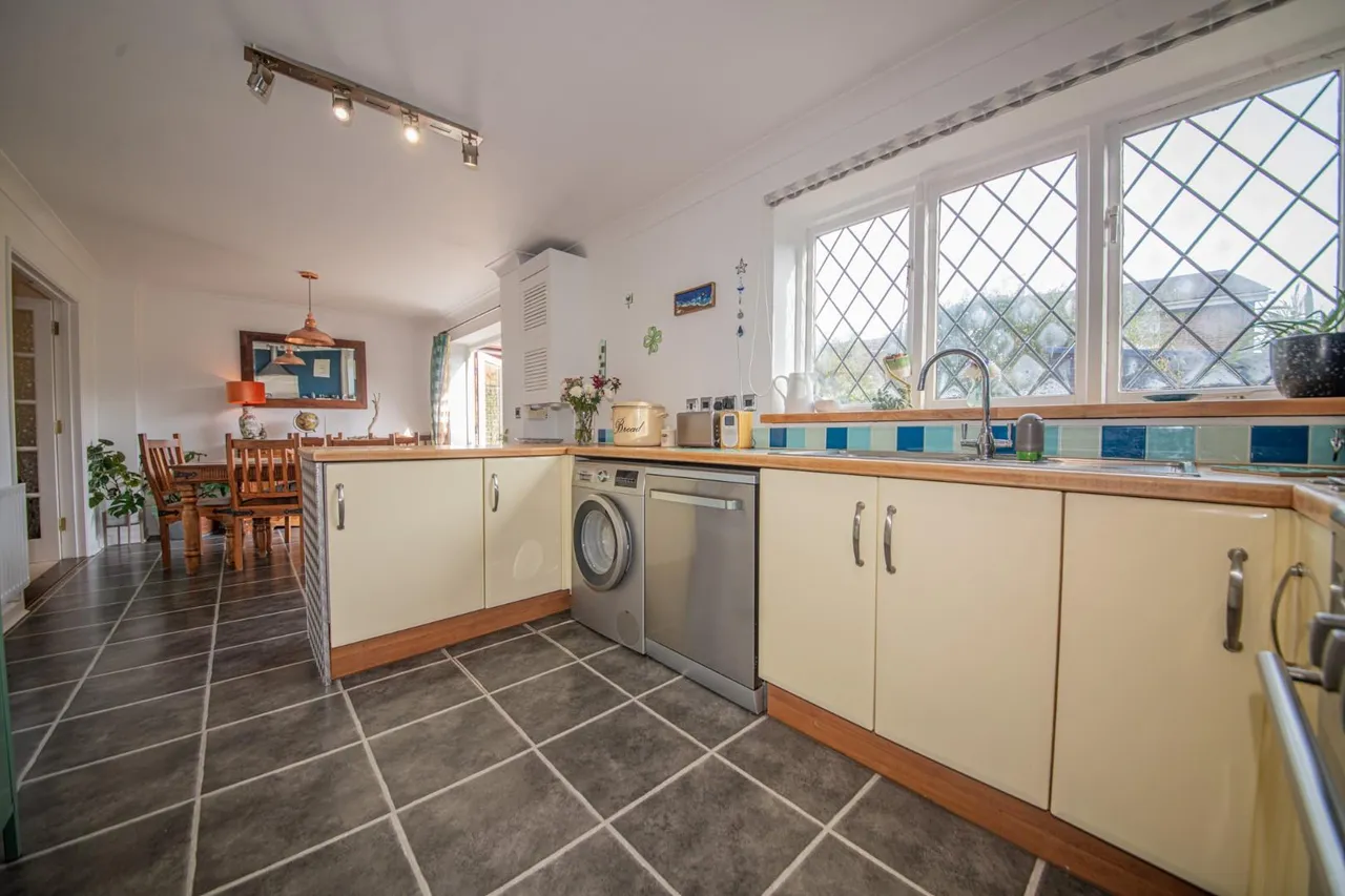 Abbotsbury Road, Bishopstoke, Eastleigh, SO50 8NZ, photo 3