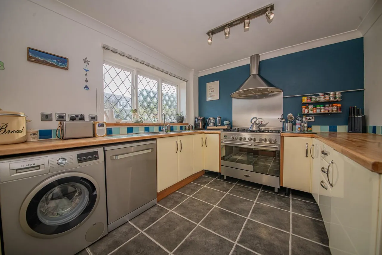 Abbotsbury Road, Bishopstoke, Eastleigh, SO50 8NZ, photo 4