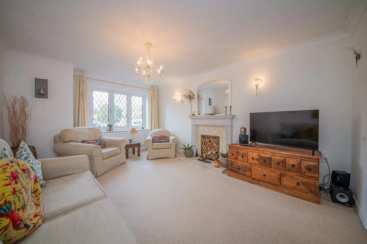 Abbotsbury Road, Bishopstoke, Eastleigh, SO50 8NZ, photo 2