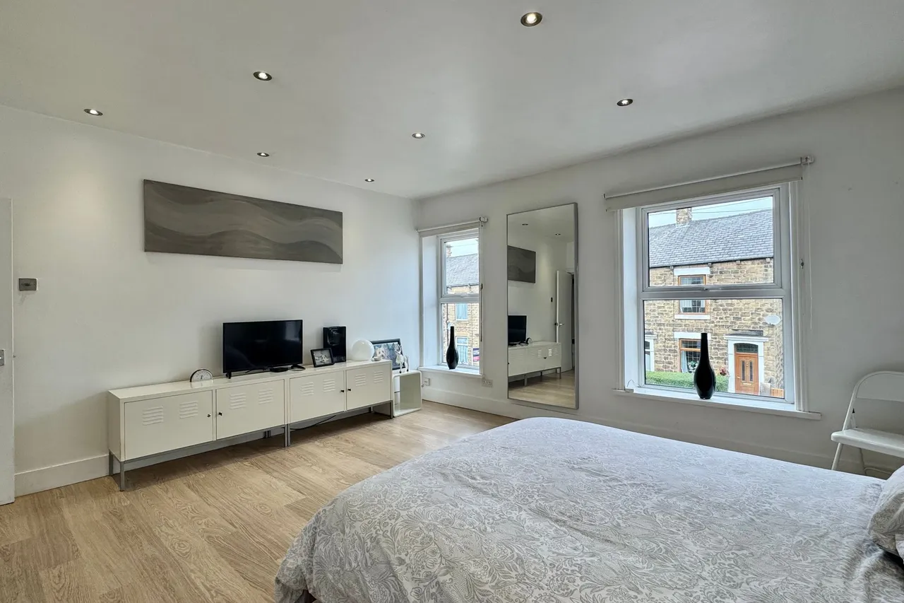 Woolley Bridge Road, Glossop, photo 9