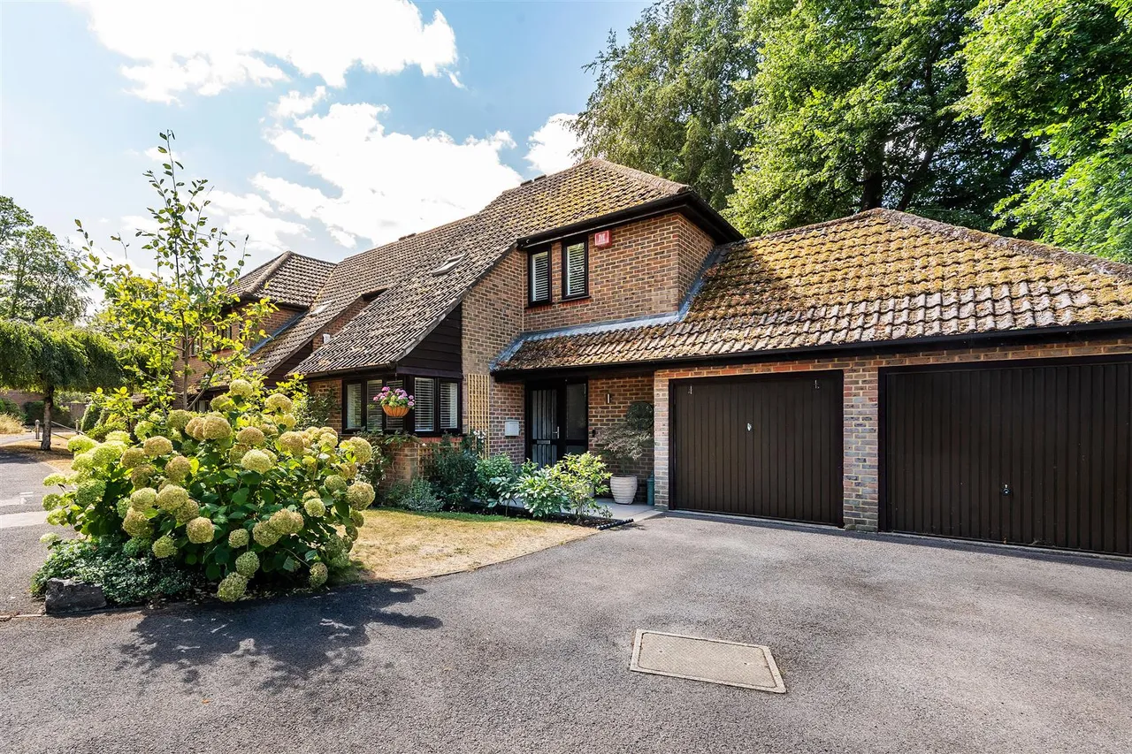 Beechwood Park, Leatherhead, KT22, photo 18