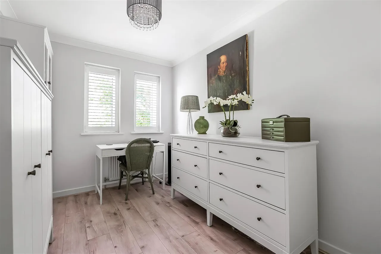 Beechwood Park, Leatherhead, KT22, photo 14