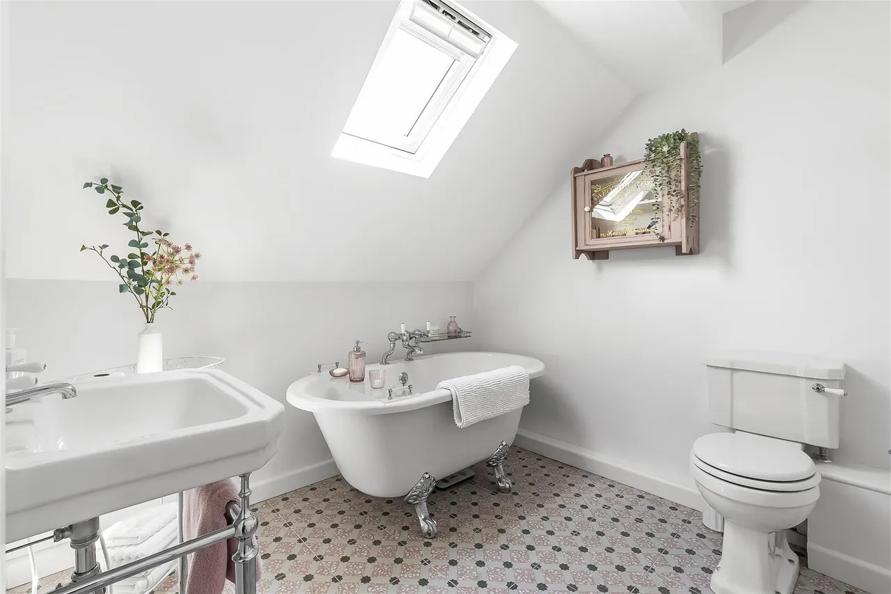 Beechwood Park, Leatherhead, KT22, photo 15
