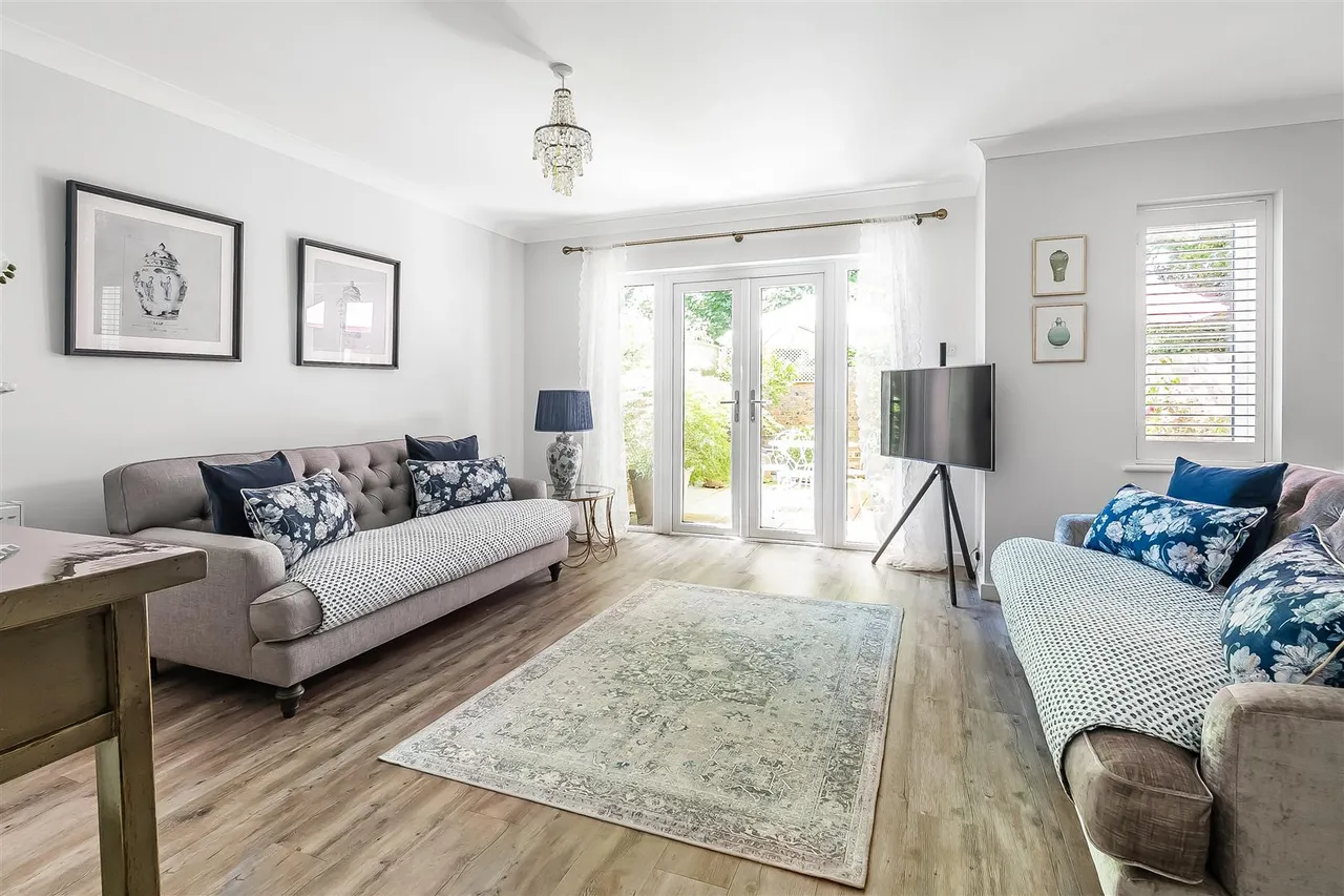 Beechwood Park, Leatherhead, KT22, photo 6