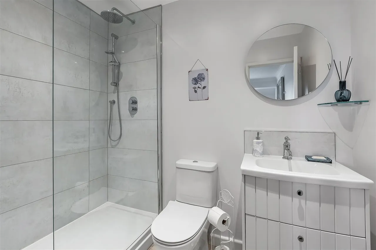 Beechwood Park, Leatherhead, KT22, photo 13