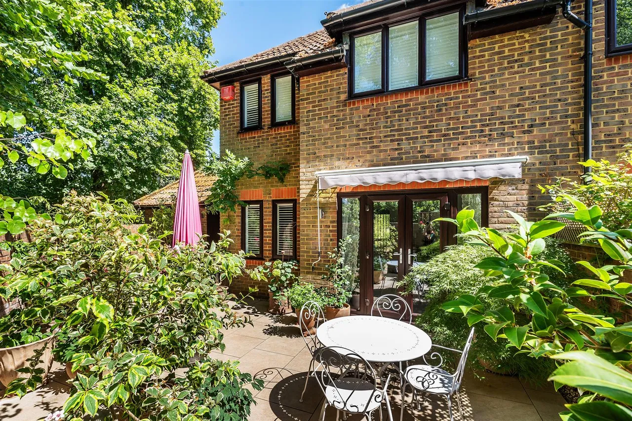 Beechwood Park, Leatherhead, KT22, photo 21