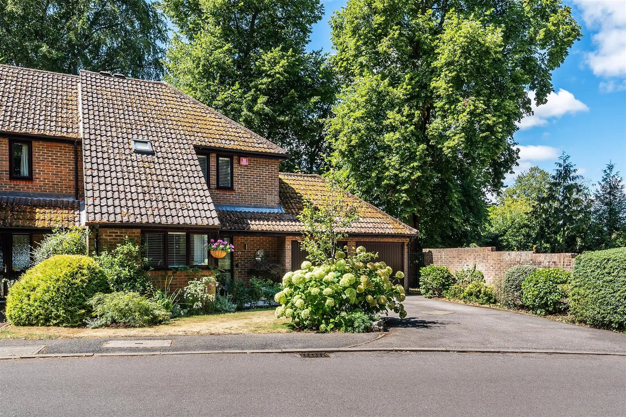 Beechwood Park, Leatherhead, KT22, photo 19