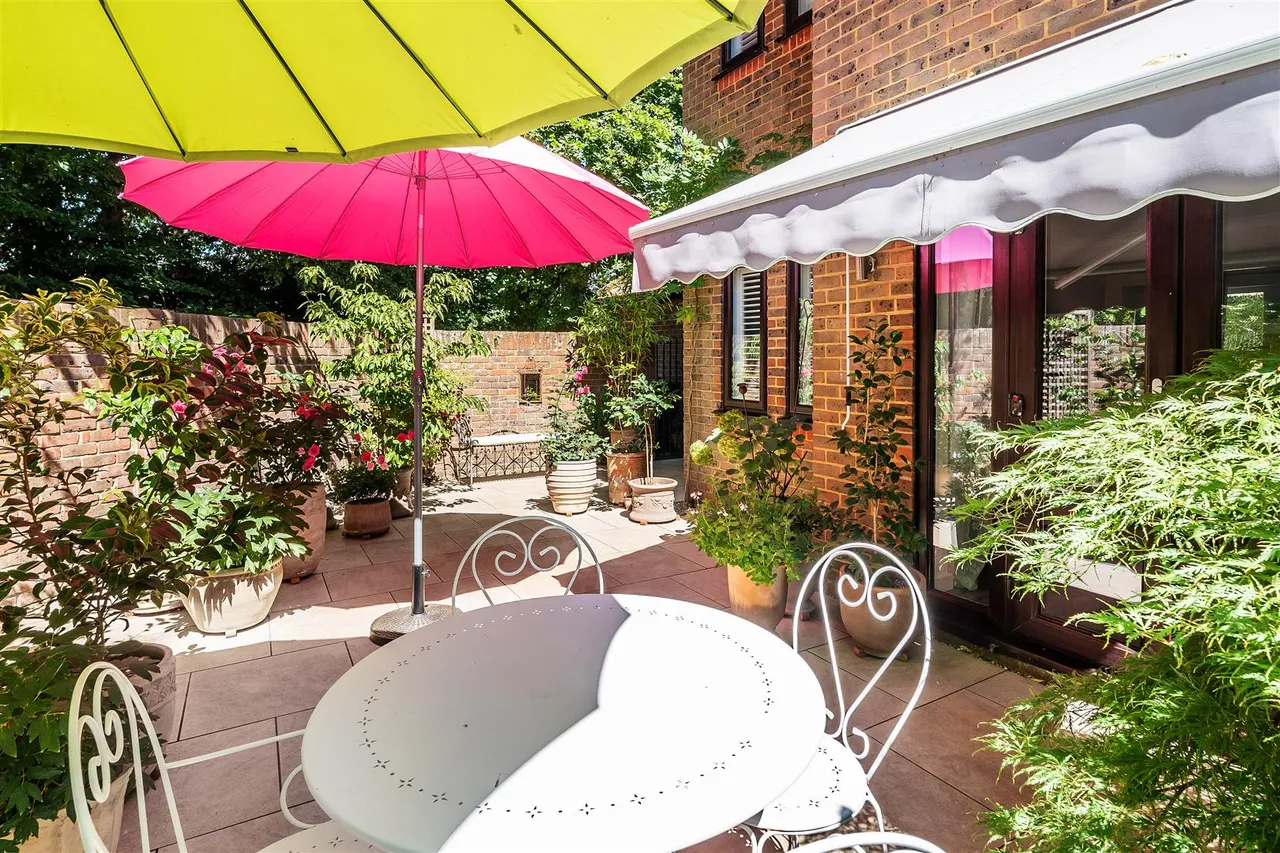 Beechwood Park, Leatherhead, KT22, photo 20