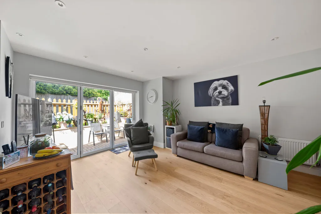 Roland Way, Worcester Park KT4 7AS, photo 7