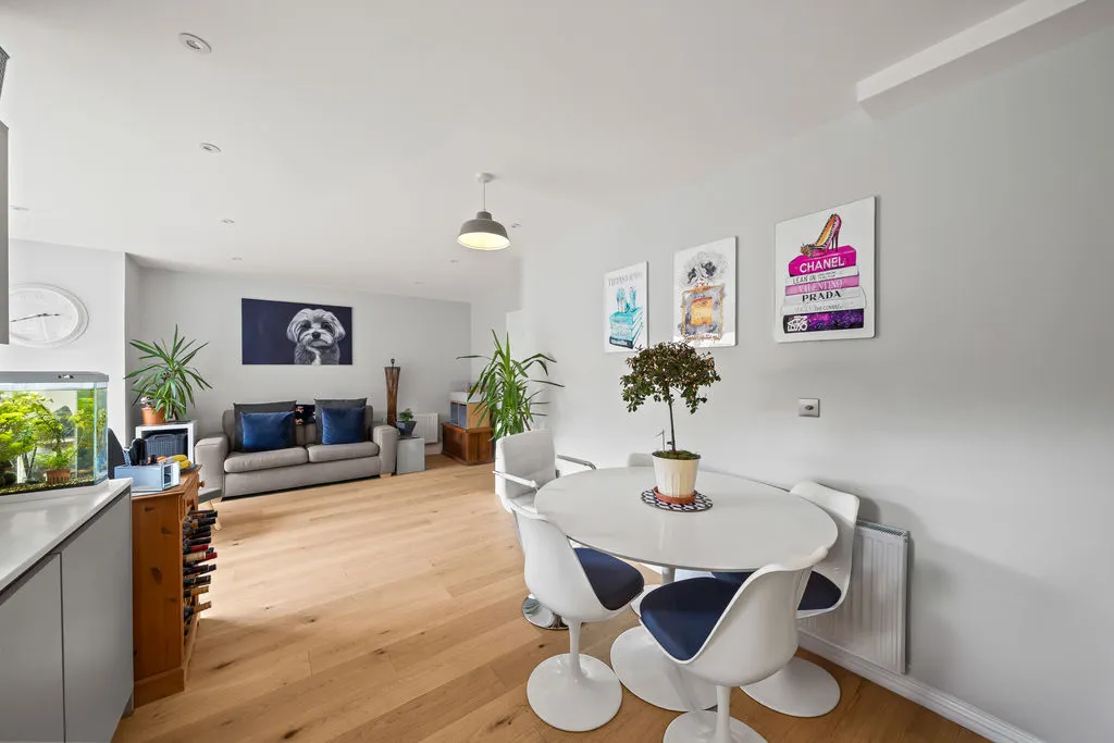 Roland Way, Worcester Park KT4 7AS, photo 6