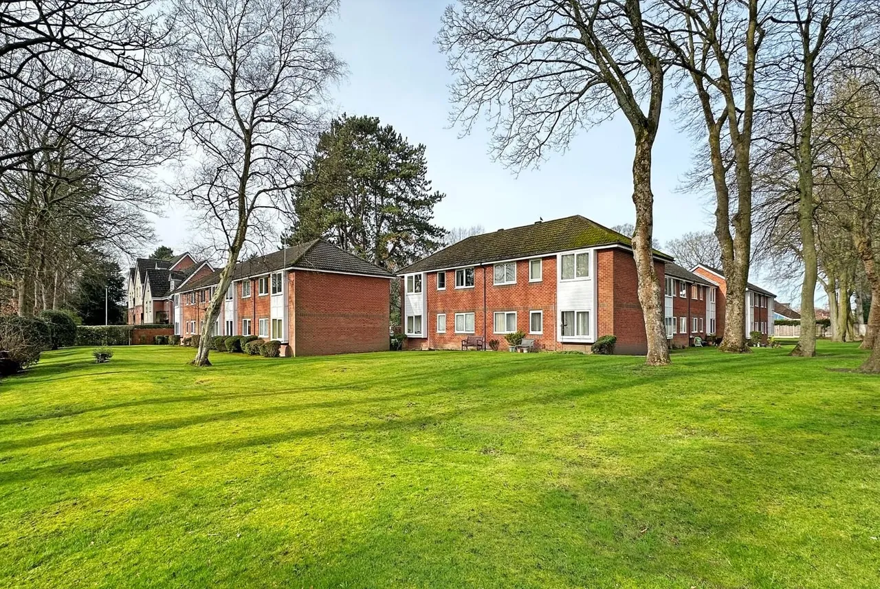 Cotteril Close, Manchester M23 9HY, photo 19