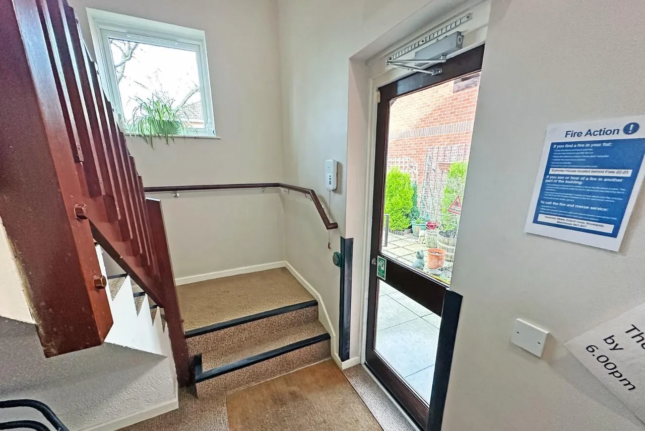 Cotteril Close, Manchester M23 9HY, photo 13