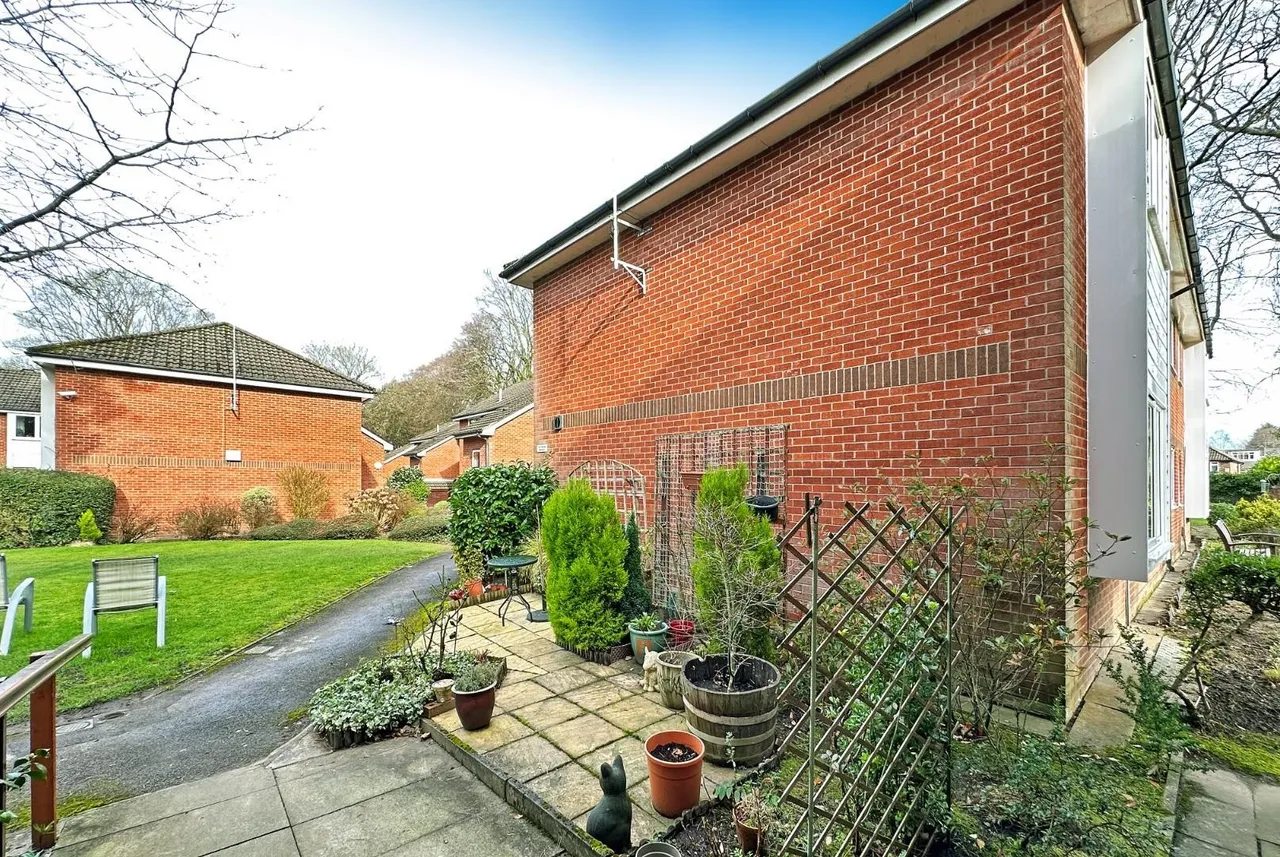 Cotteril Close, Manchester M23 9HY, photo 21