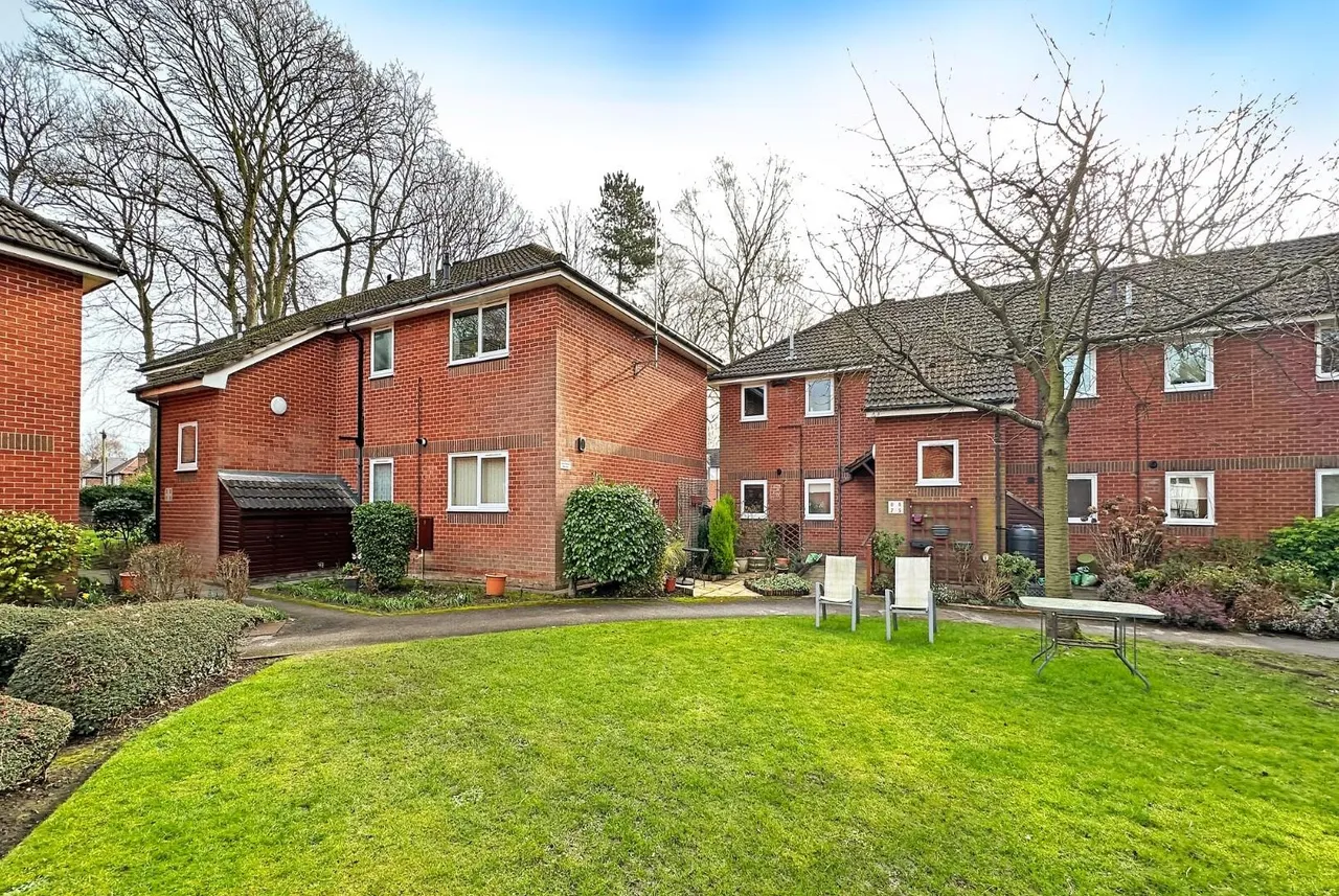 Cotteril Close, Manchester M23 9HY, photo 14
