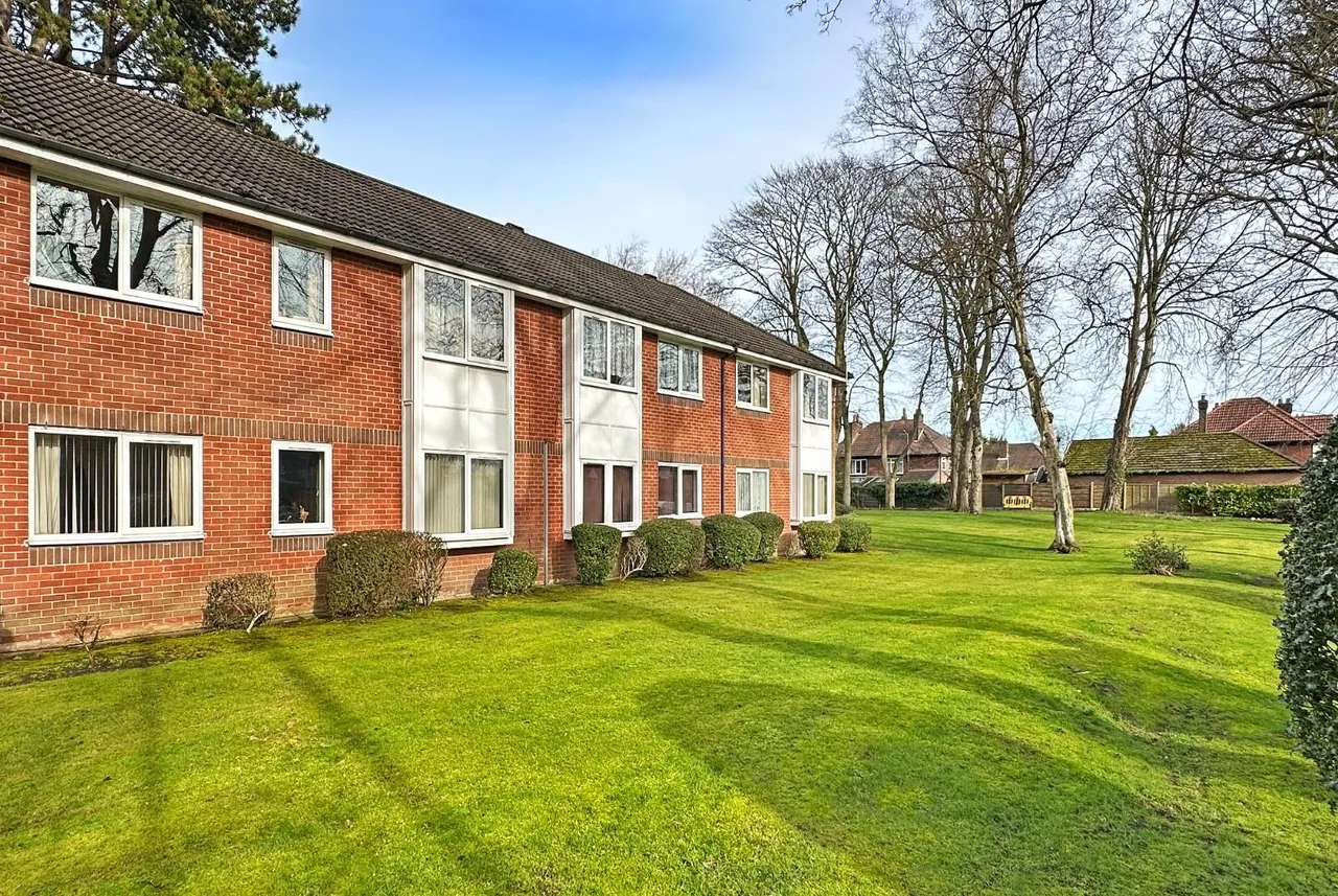 Cotteril Close, Manchester M23 9HY, photo 22