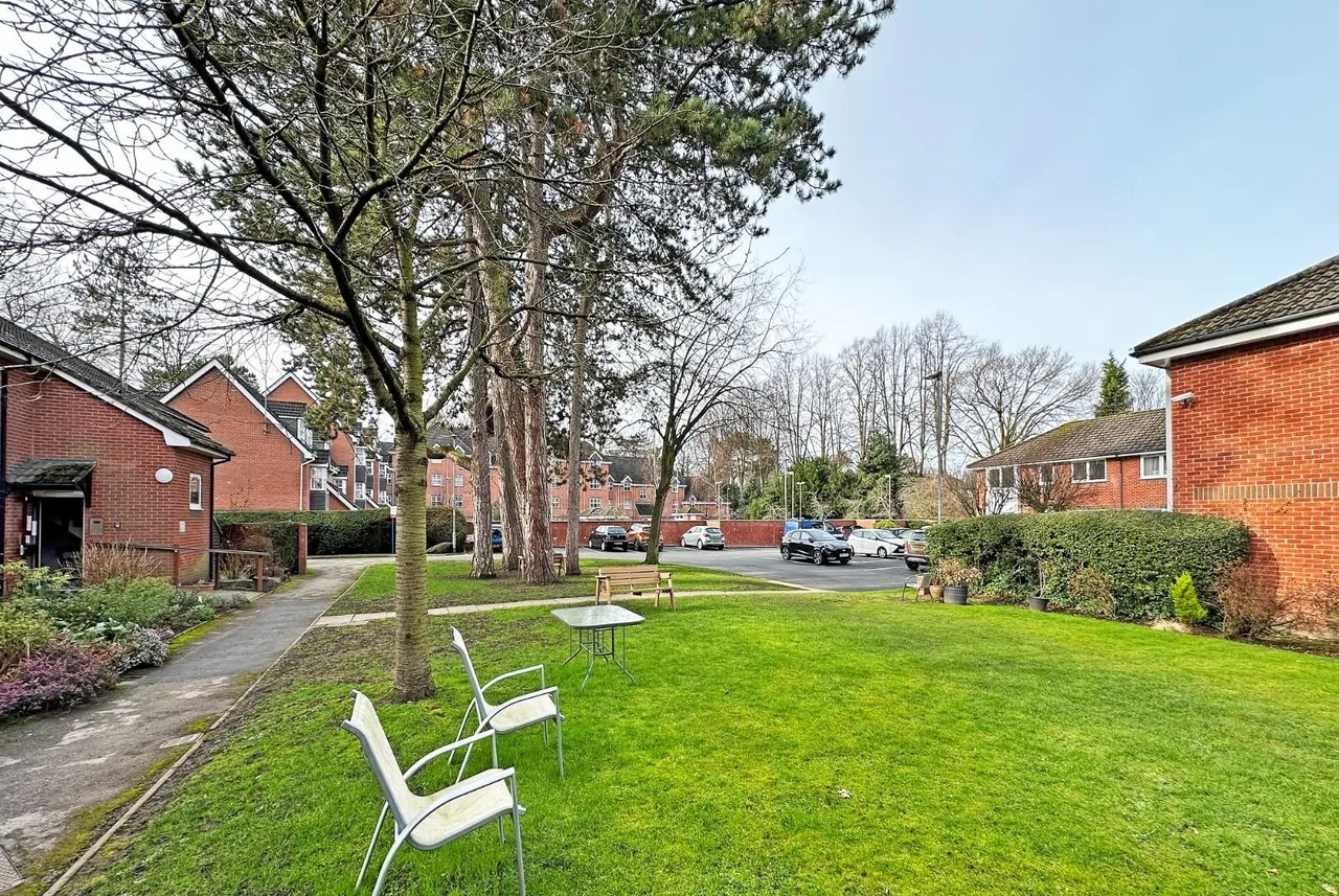 Cotteril Close, Manchester M23 9HY, photo 17