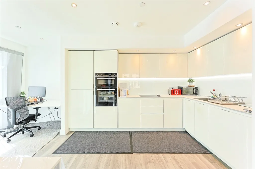 Lismore Boulevard, Colindale, NW9, photo 2