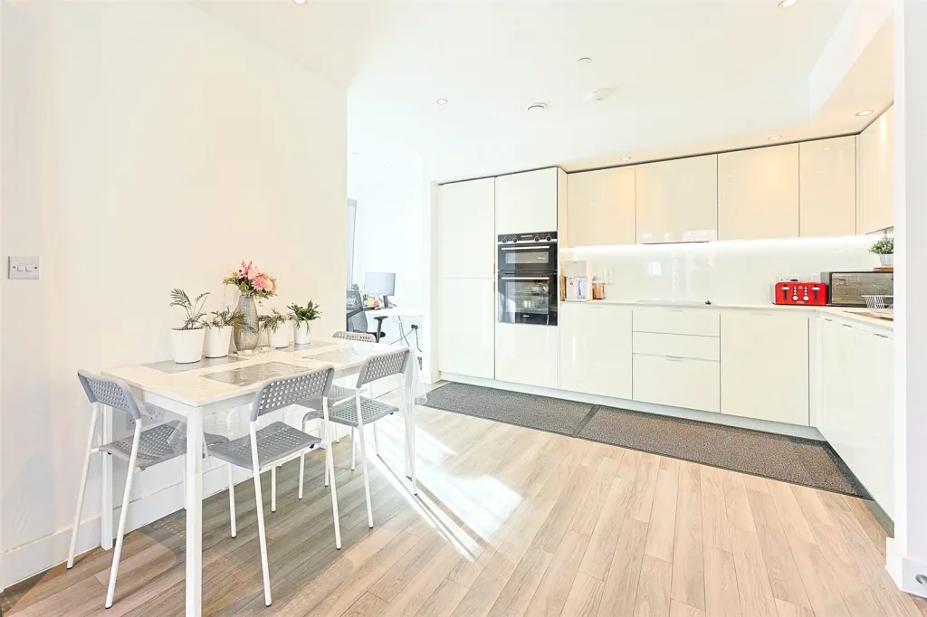 Lismore Boulevard, Colindale, NW9, photo 6