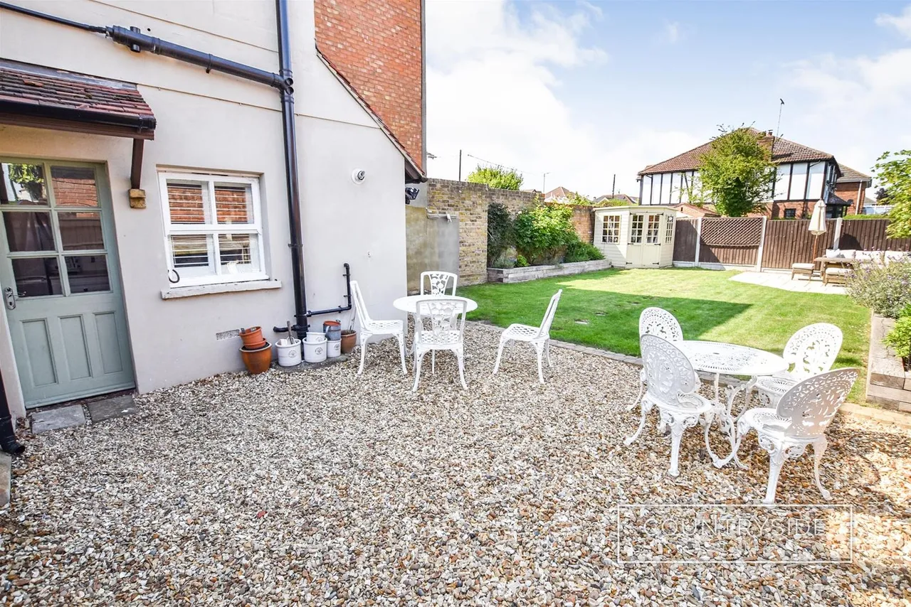 Villa Road, Benfleet, photo 13