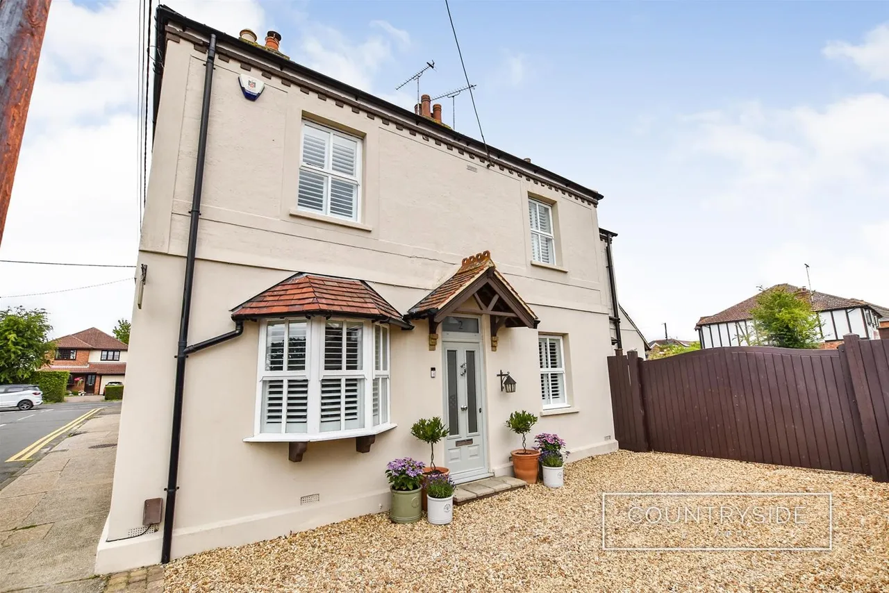 2 bed house for sale — Villa Road, Benfleet