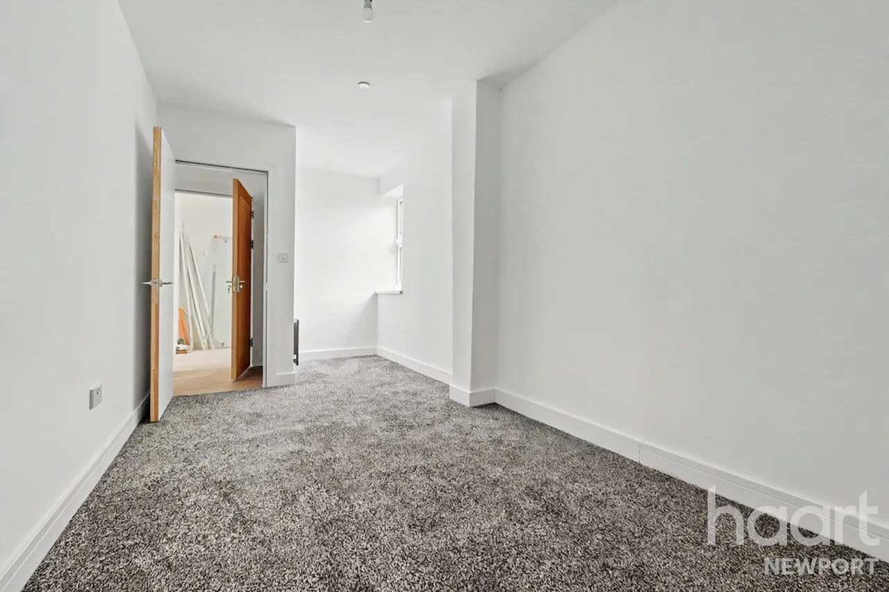 Commercial Street, NP20, photo 7