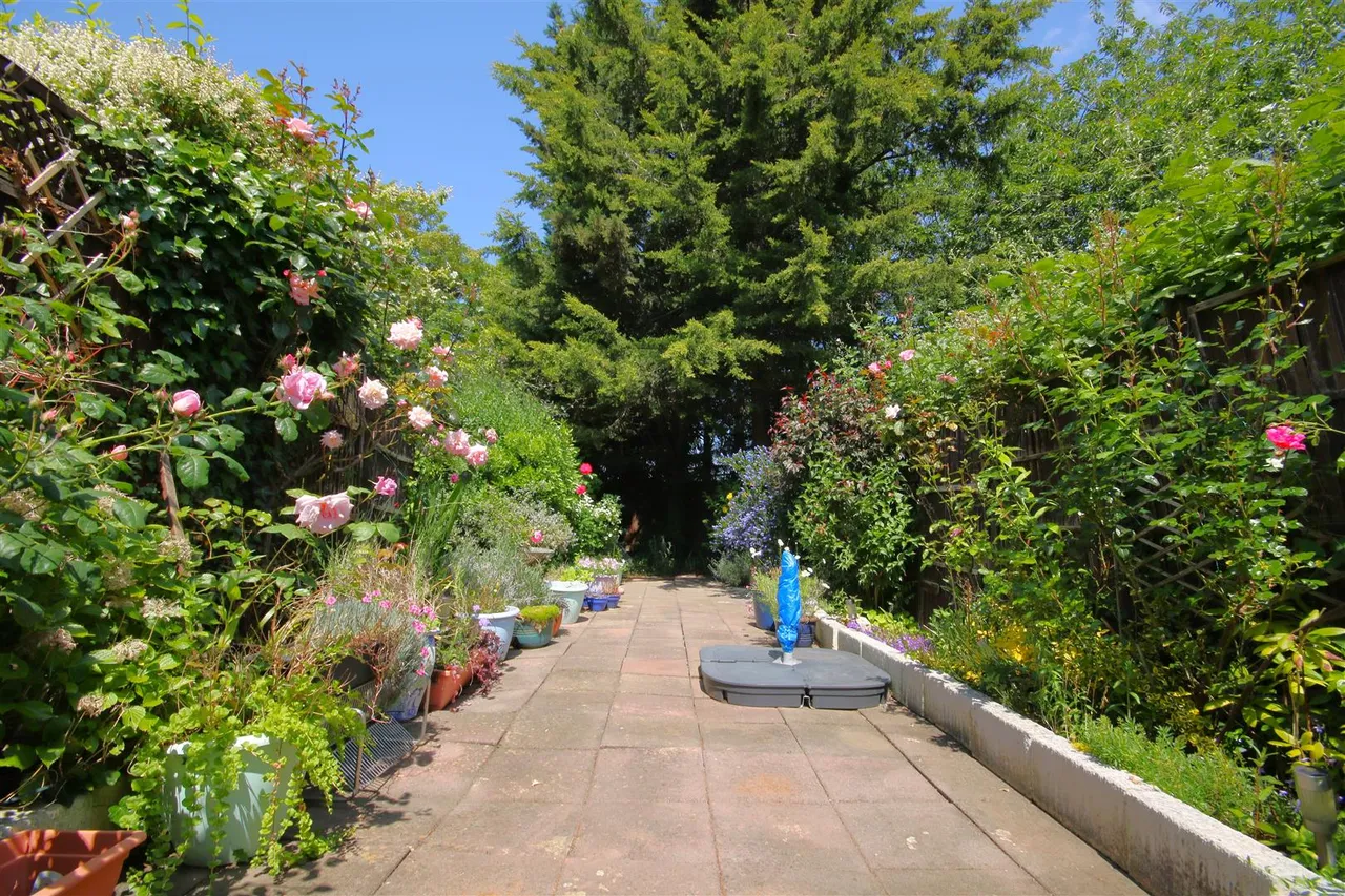 The Myrke, Datchet, SL3 9AD, photo 2
