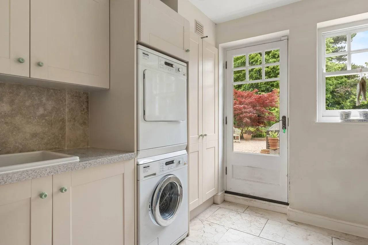 Greenway, Hutton Mount, CM13, photo 29