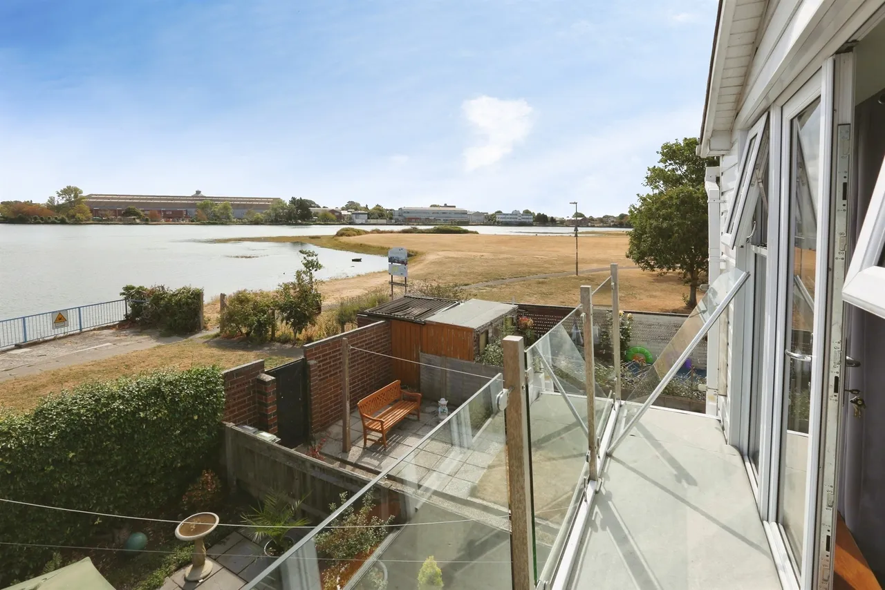 Dolphin Crescent, Gosport, photo 4