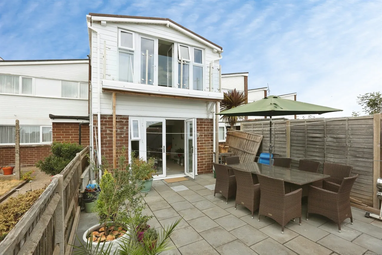 Dolphin Crescent, Gosport, photo 2