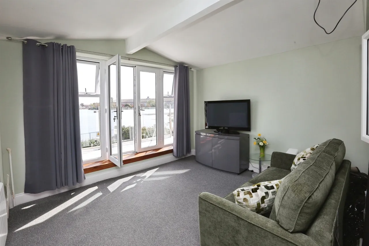 Dolphin Crescent, Gosport, photo 8