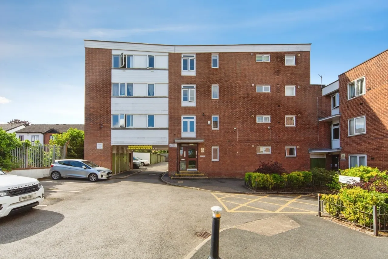 1 bed flat for sale, Park Road South, Prenton, CH43