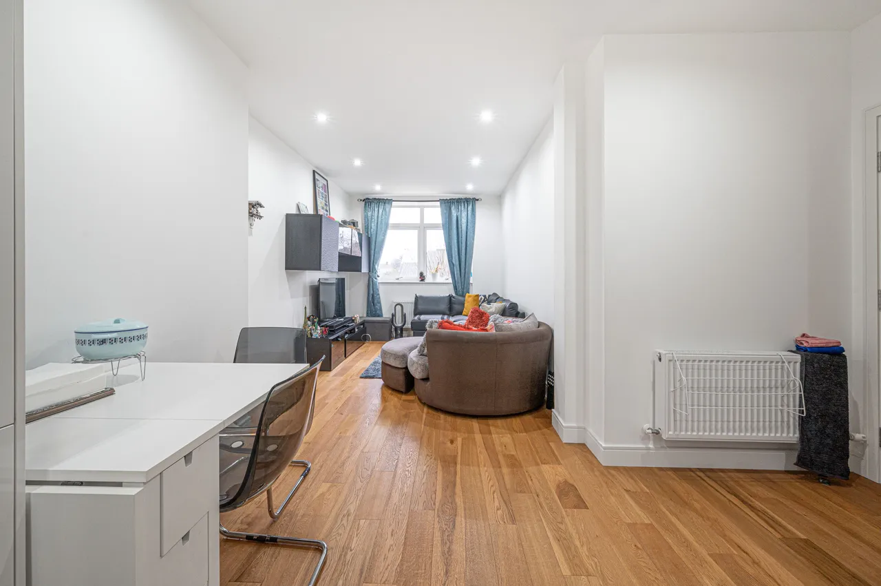 Flat 28, Research House, Greenford, photo 6