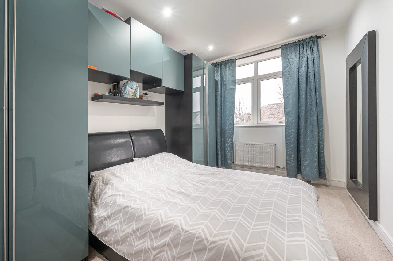 Flat 28, Research House, Greenford, photo 2