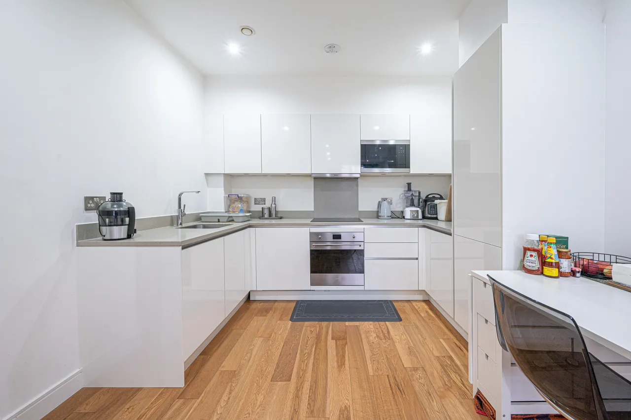 Flat 28, Research House, Greenford, photo 4