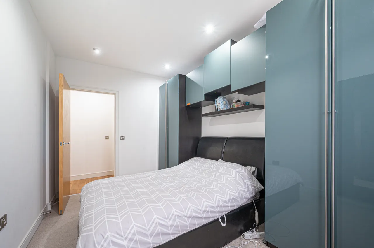 Flat 28, Research House, Greenford, photo 7