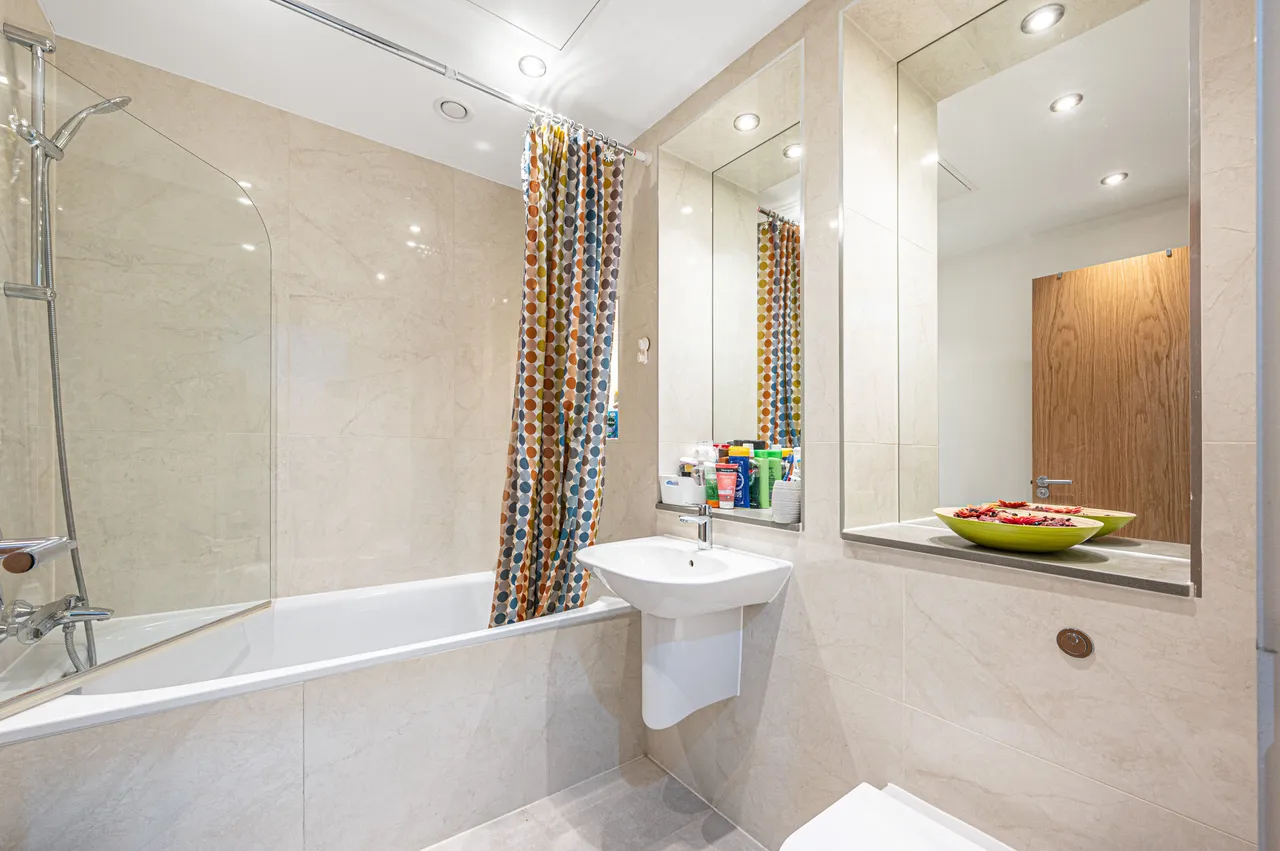 Flat 28, Research House, Greenford, photo 8